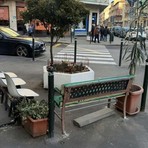 Panchine e sedie abusive a Borgo Vittoria