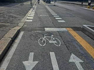 La pista ciclabile di via Giordano Bruno e via Bossoli La pista ciclabile di via Giordano Bruno e via Bossoli