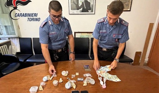 Nell'appartamento del centro di Torino vendeva la droga "delle feste":  avrebbe fruttato oltre 10mila euro