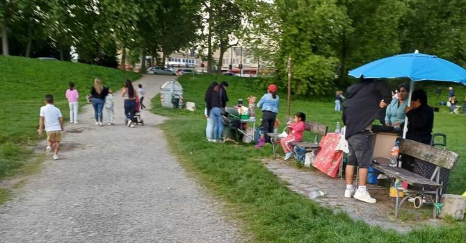 Via i fornelli a gas e verbali per i parcheggi sull'erba Via i fornelli a gas e verbali per i parcheggi sull'erba