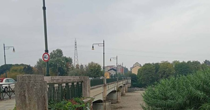 Una pulizia sotto il ponte Amedeo VIII Una pulizia sotto il ponte Amedeo VIII
