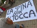 La protesta dei cittadini sulla Spina La protesta dei cittadini sulla Spina