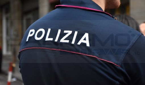 Tira un pugno all'anziana per la collanina, poi la fuga per le urla: fermato giorni dopo il tentato colpo di Ferragosto Tira un pugno all'anziana per la collanina, poi la fuga per le urla: fermato giorni dopo il tentato colpo di Ferragosto