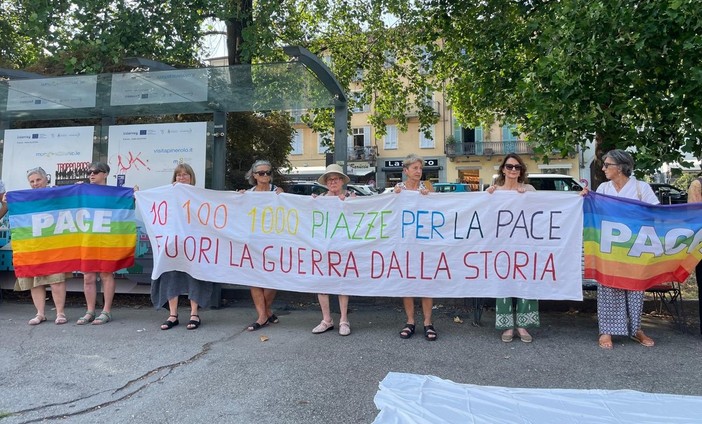 ‘10, 100, 1000 piazze di donne per la pace’ a Pinerolo per tessere un arazzo ‘10, 100, 1000 piazze di donne per la pace’ a Pinerolo per tessere un arazzo