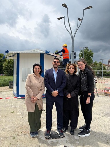 La Circoscrizione 6 con l'assessora Foglietta davanti al nuovo punto Smat La Circoscrizione 6 con l'assessora Foglietta davanti al nuovo punto Smat