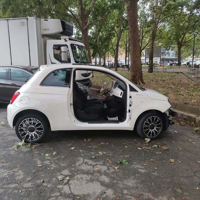 La Fiat 500 cannibalizzata La Fiat 500 cannibalizzata