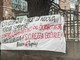 La protesta davanti all'ex Cesm La protesta davanti all'ex Cesm