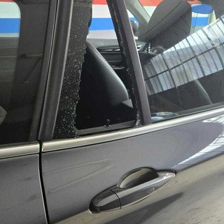 Raid alle auto in piazza Rebaudengo