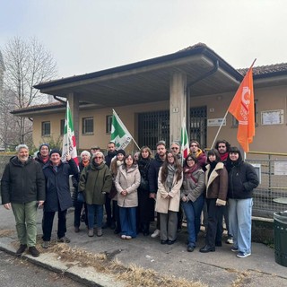 Un momento della manifestazione di questa mattina in via Bellono Un momento della manifestazione di questa mattina in via Bellono
