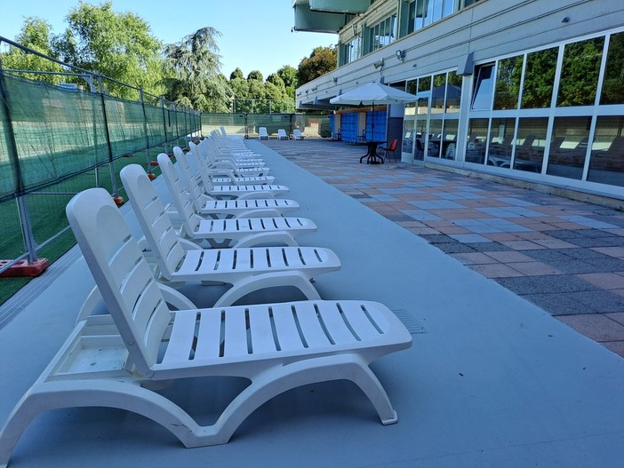 Alla piscina Colletta apre anche la spiaggia, e ci sarà pure un solarium
