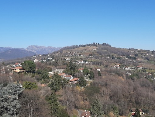 La vista sulla collina dal nuovo solaio del campanile di San Maurizio
