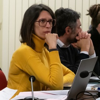 Francesca Costarelli, in primo piano, sui banchi della Giunta (foto di Christian Bosio)