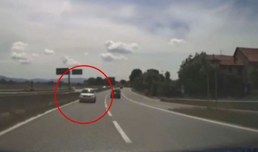 L'auto in contromano sulla Torino-Caselle