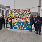 Il gruppo pinerolese ‘Donne contro ogni guerra’ a Roma con il suo arazzo Il gruppo pinerolese ‘Donne contro ogni guerra’ a Roma con il suo arazzo