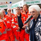 Maria Luisa Cosso e gli operatori della Croce Verde