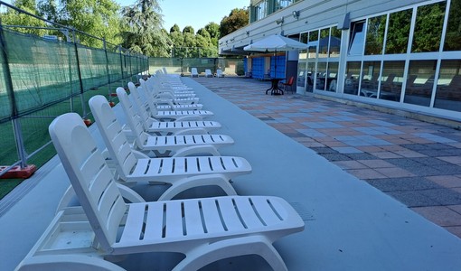 Alla piscina Colletta apre anche la spiaggia, e ci sarà pure un solarium