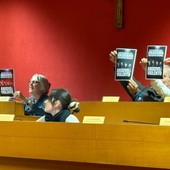 La protesta dei consiglieri di opposizione alla 7 La protesta dei consiglieri di opposizione alla 7
