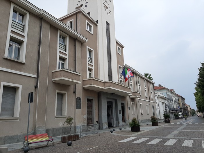 Il Consiglio comunale si schiera compatto per mantenere il corso serale al Buniva