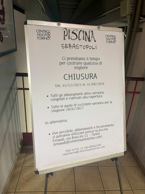 L'annuncio della chiusura della piscina