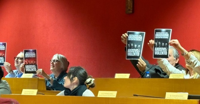 La protesta dei consiglieri di opposizione alla 7