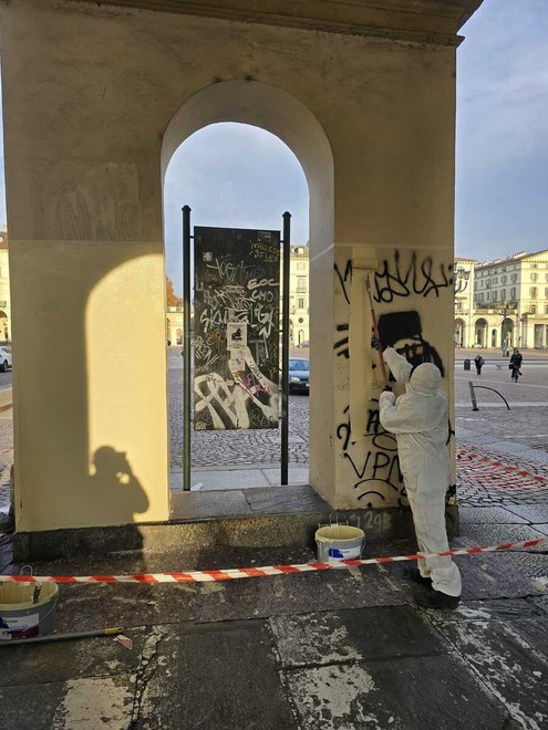 Una immagine dei portici di piazza Vittorio Una immagine dei portici di piazza Vittorio