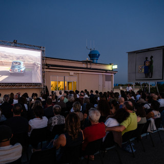 Cinema all'aperto sulla Pista 500: la rassegna con proiezioni e incontri della Pinacoteca Agnelli Cinema all'aperto sulla Pista 500: la rassegna con proiezioni e incontri della Pinacoteca Agnelli