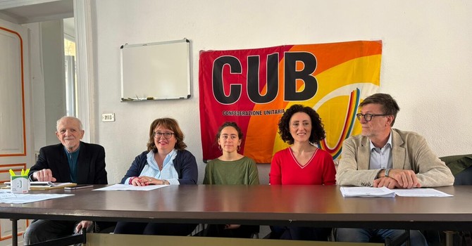 Paola Catone (al centro) con l'avvocato Simone Bisacca (a fianco)