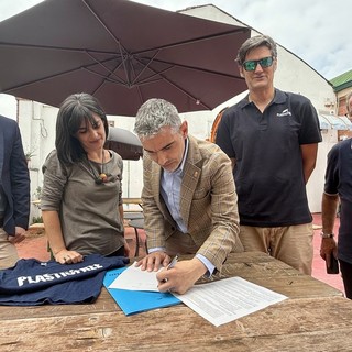 Chieri sigla il protocollo con &quot;Plastic Free&quot; contro l'inquinamento