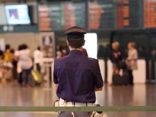 Gli irregolari sono stati fermati all'aeroporto di Caselle Gli irregolari sono stati fermati all'aeroporto di Caselle