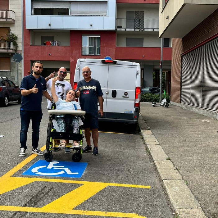 Un nuovo parcheggio disabili per la piccola Asia: &quot;Dopo 13 anni realizzato un sogno&quot; [VIDEO]