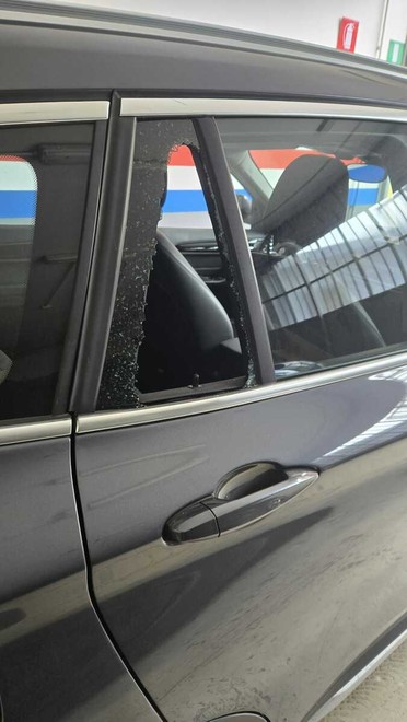 Raid alle auto in piazza Rebaudengo