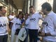I volontari puliscono il centro di Torino, Unia: “Iniziativa lodevole, li incontrerò” [VIDEO]