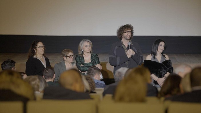 Gianluca Matarrese con la sua famiglia alla proiezione a Corigliano