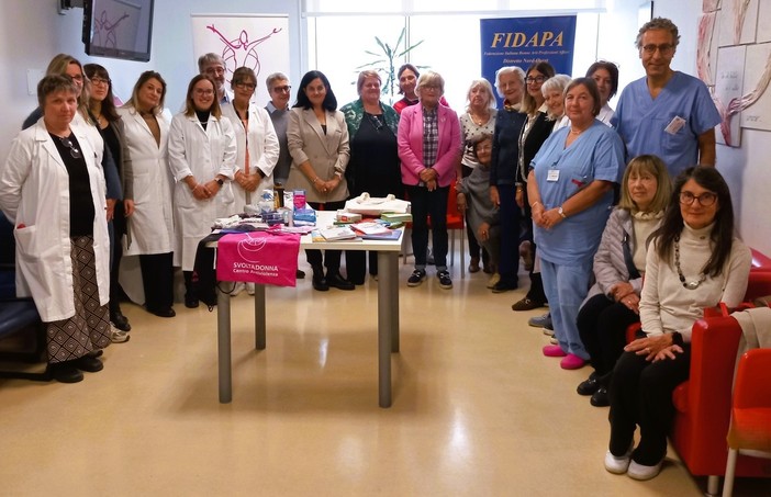 La consegna della donazione La consegna della donazione