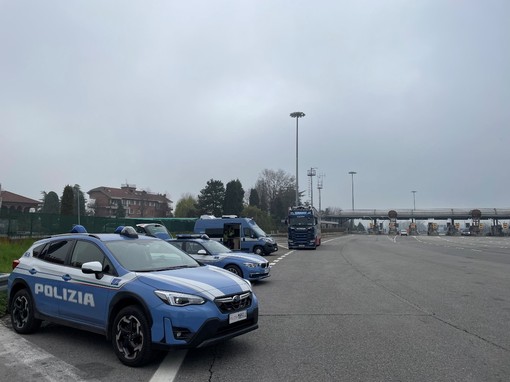 Foto di archivio di vetture della Polizia Stradale