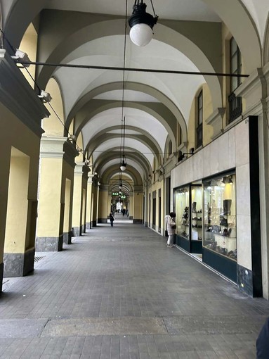 Pulizia per i portici di corso Vittorio Emanuele II