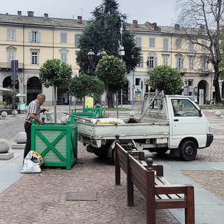 I lavori sulle fioriere in centro