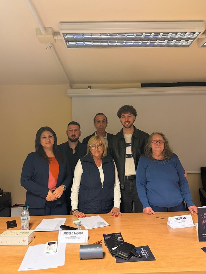 Al Centro Sabir un confronto su legalità, cyberbullismo e cultura giovanile Al Centro Sabir un confronto su legalità, cyberbullismo e cultura giovanile