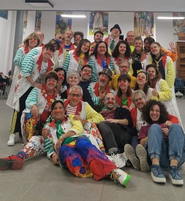 La potenza di indossare il ‘naso rosso’: sedici nuovi clown pinerolesi