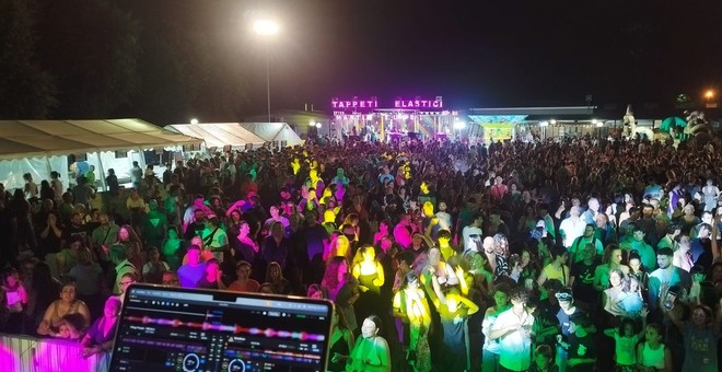 Birra artigianale, cibo, musica per il festival di Piscina Birra artigianale, cibo, musica per il festival di Piscina