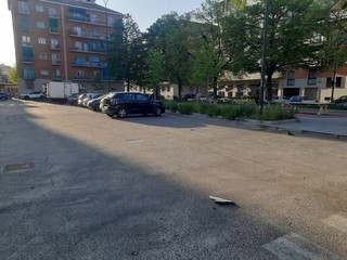Parcheggio nell'area mercatale di corso Grosseto Parcheggio nell'area mercatale di corso Grosseto