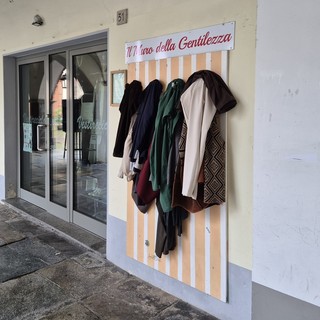 Vestireciclo e il muro della Gentilezza