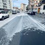Vernice sulla carreggiata, mattinata di caos e auto imbrattate Vernice sulla carreggiata, mattinata di caos e auto imbrattate
