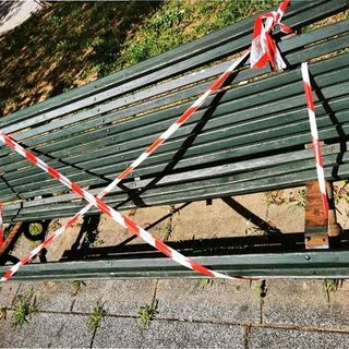 Le panchine vandalizzate