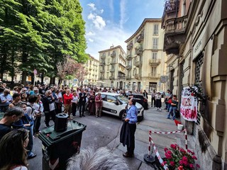 Il presidio per le vie del quartiere Vanchiglia