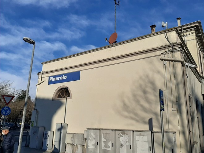 Disagi e lamentele per i bus al posto del treno Pinerolo-Lingotto