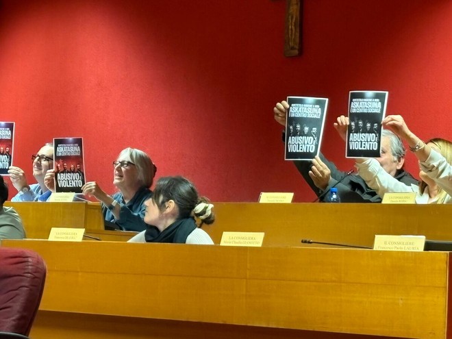 La protesta dei consiglieri di opposizione alla 7 La protesta dei consiglieri di opposizione alla 7