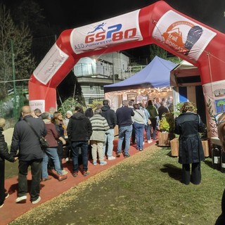 Pomaretto si riaccende ad aprile: Ruggeri, cibo e solidarietà sotto il palatenda