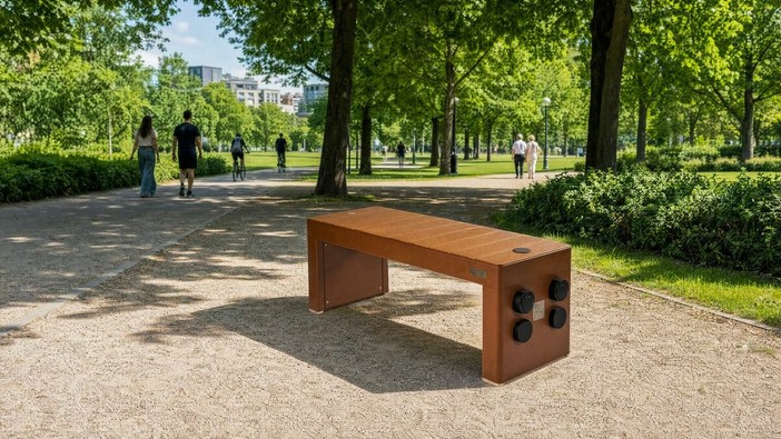 Da Cuneo la panchina che ricarica lo smartphone: Tecno World presenta la Smart Bench Technic Da Cuneo la panchina che ricarica lo smartphone: Tecno World presenta la Smart Bench Technic