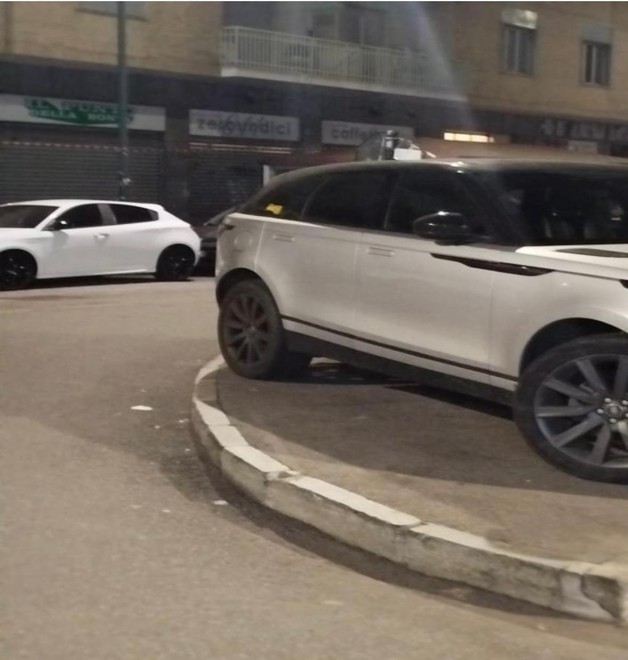 Stop ai parcheggi selvaggi, in arrivo i paletti anti-auto a Santa Rita